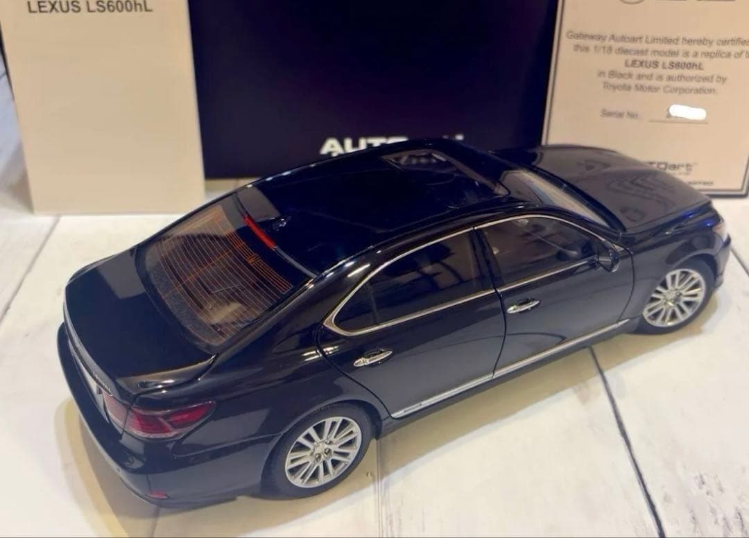 \"希少\" オートアート シグネチャーモデル1/18 レクサスLS600hL