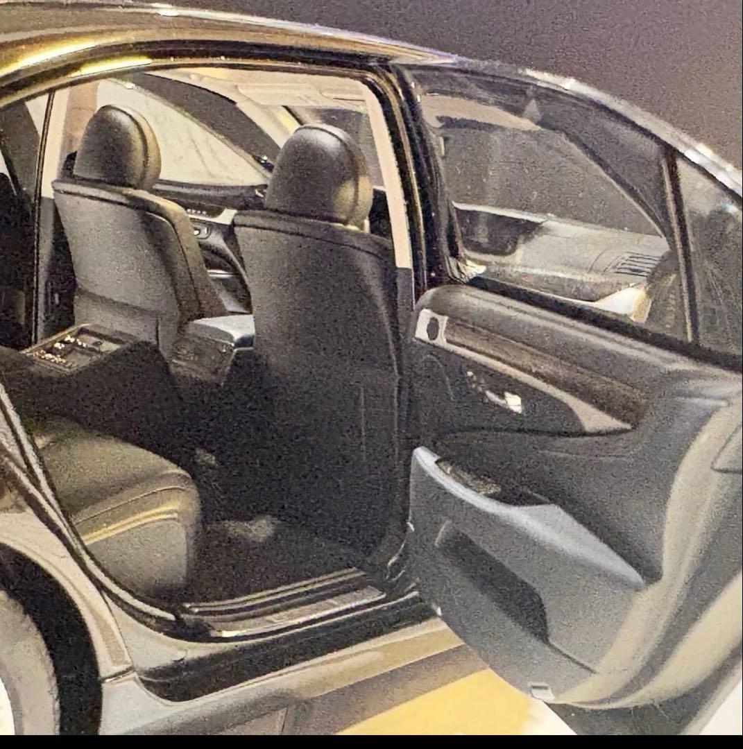 \"希少\" オートアート シグネチャーモデル1/18 レクサスLS600hL