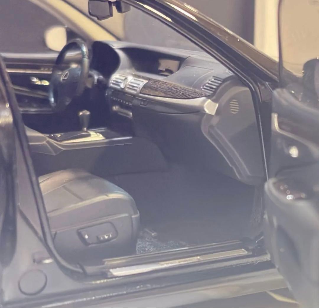 \"希少\" オートアート シグネチャーモデル1/18 レクサスLS600hL