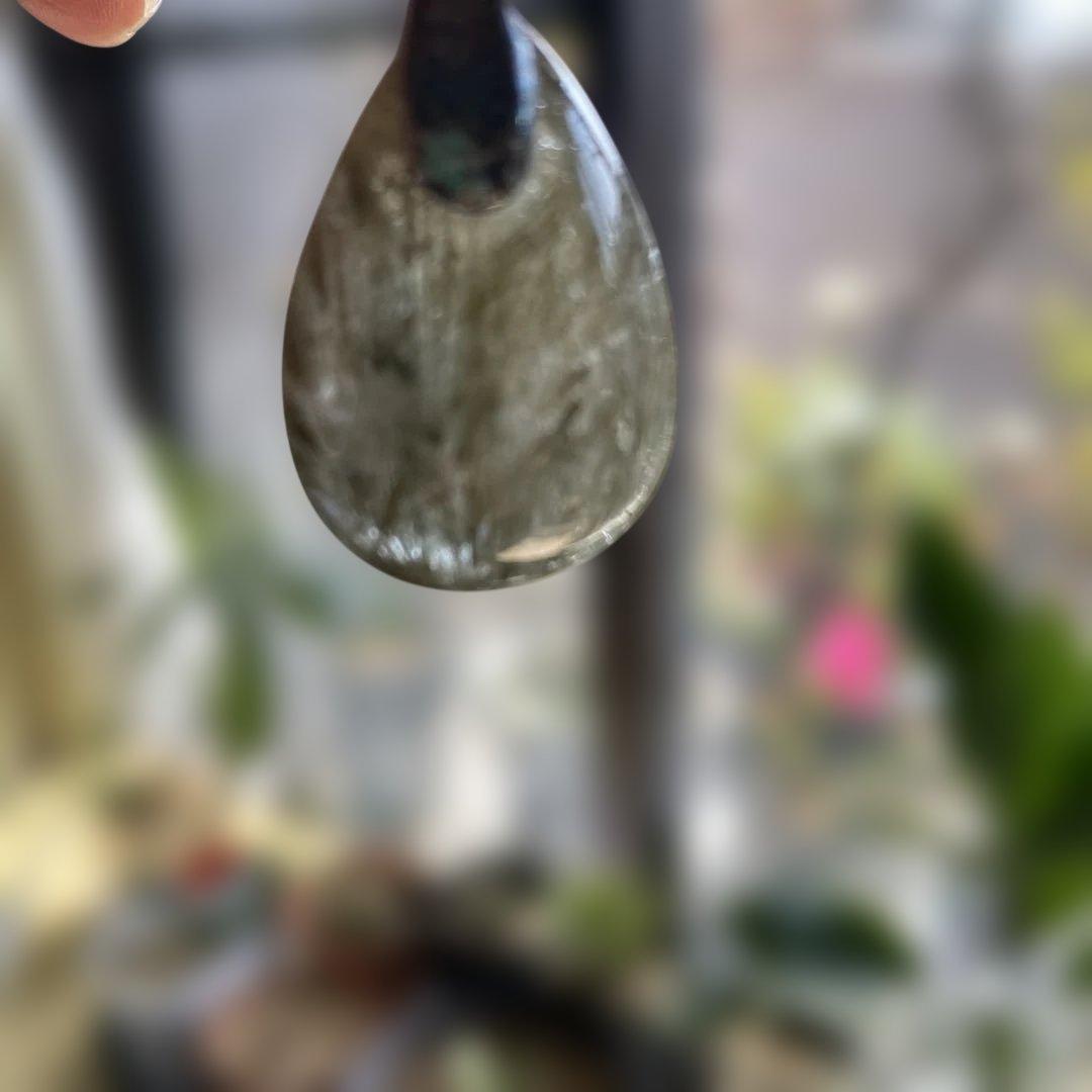 ヒマラヤ産クォーツ 内包物入りペンダントヘッド