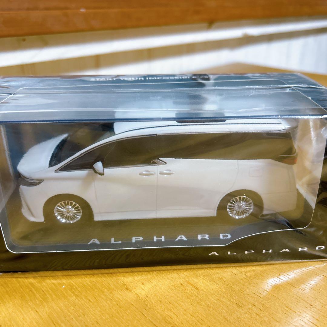 新型アルファード 1/30スケール トヨタ ダイキャスト製ミニカー ホワイト