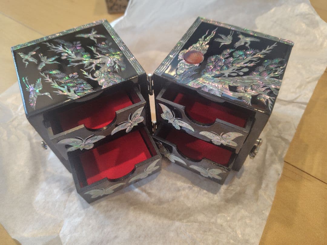 【新品未使用】韓国 ナジョンチルギ　螺鈿細工宝石箱　ジュエリーボックス　黒漆塗り