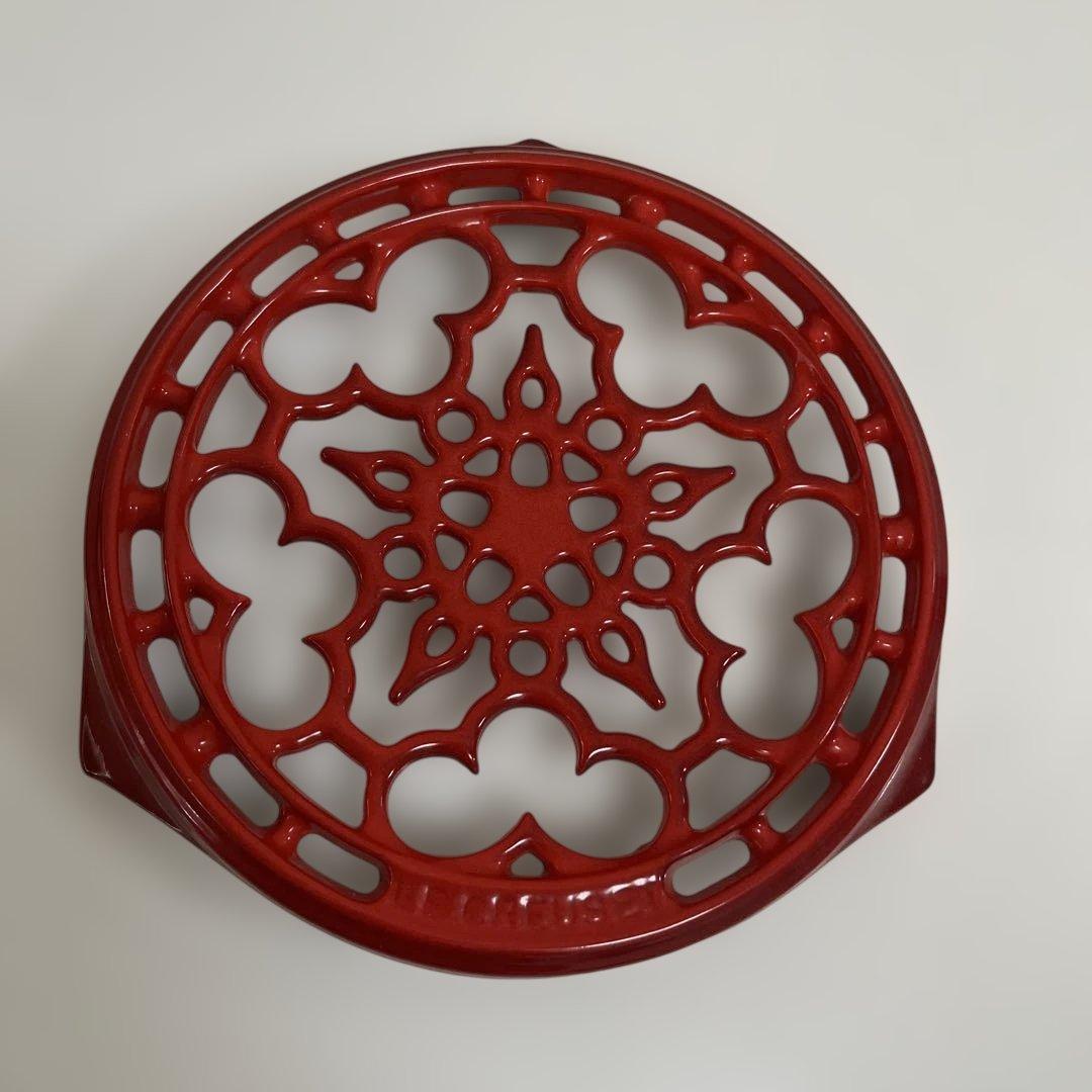 ル・クルーゼ鍋敷き 花模様