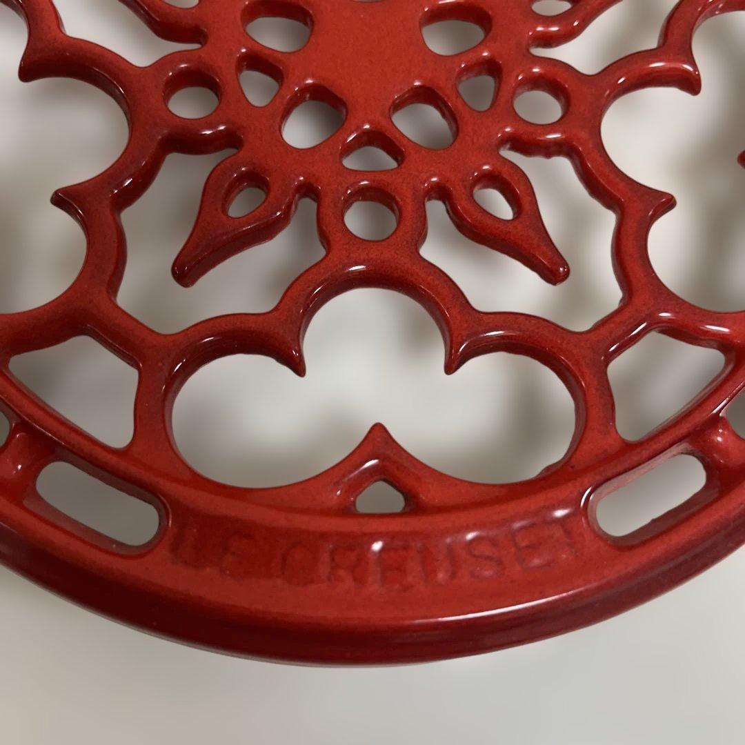 ル・クルーゼ鍋敷き 花模様