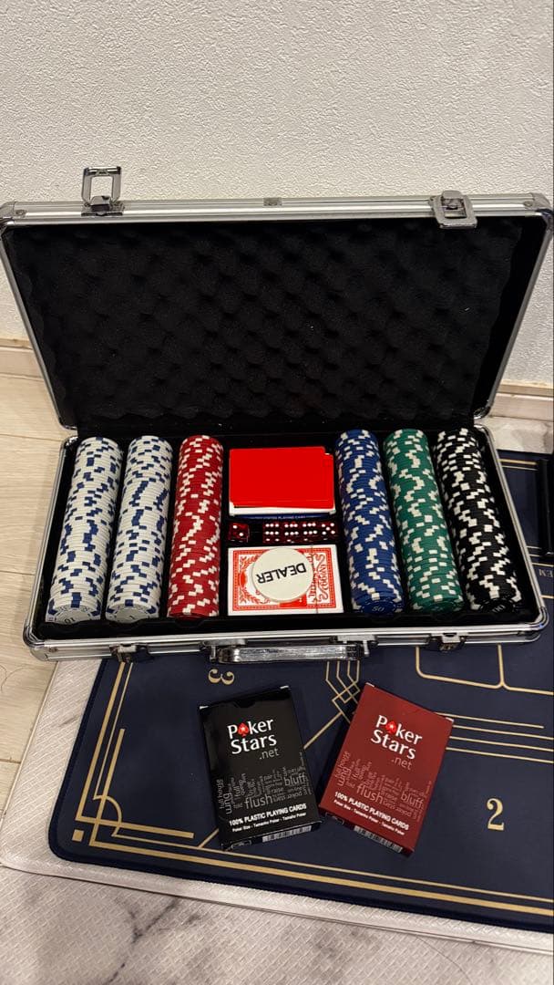 【値下げ】本格ポーカーセット(9種類　計525枚) 10,000チップも