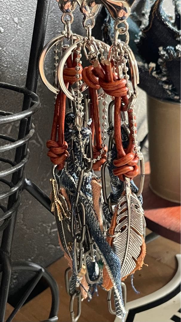 男前✨フェザーチャーム·̩͙꒰ঌ C.