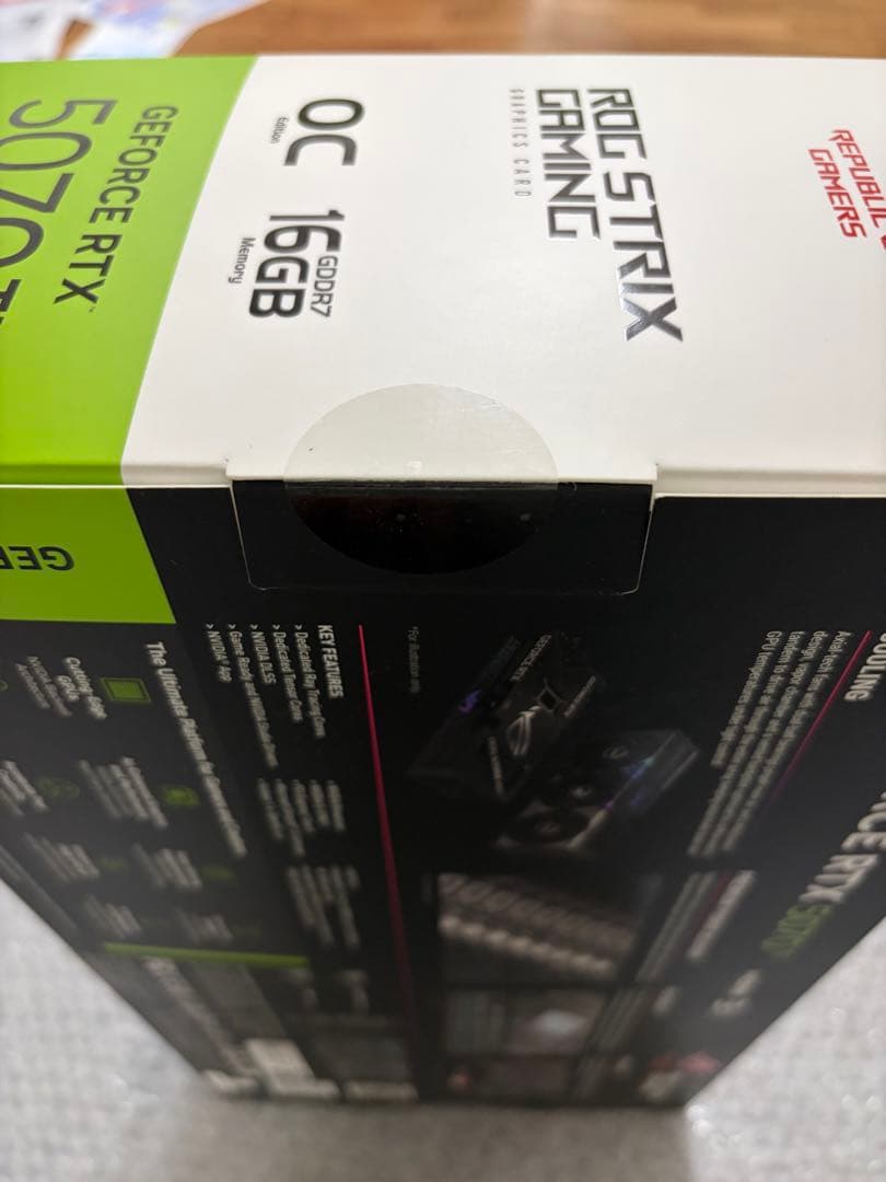 グラフィックボード・グラボ・ビデオカード ASUS ROG STRIX RTX5070Ti-O16G-GAMING