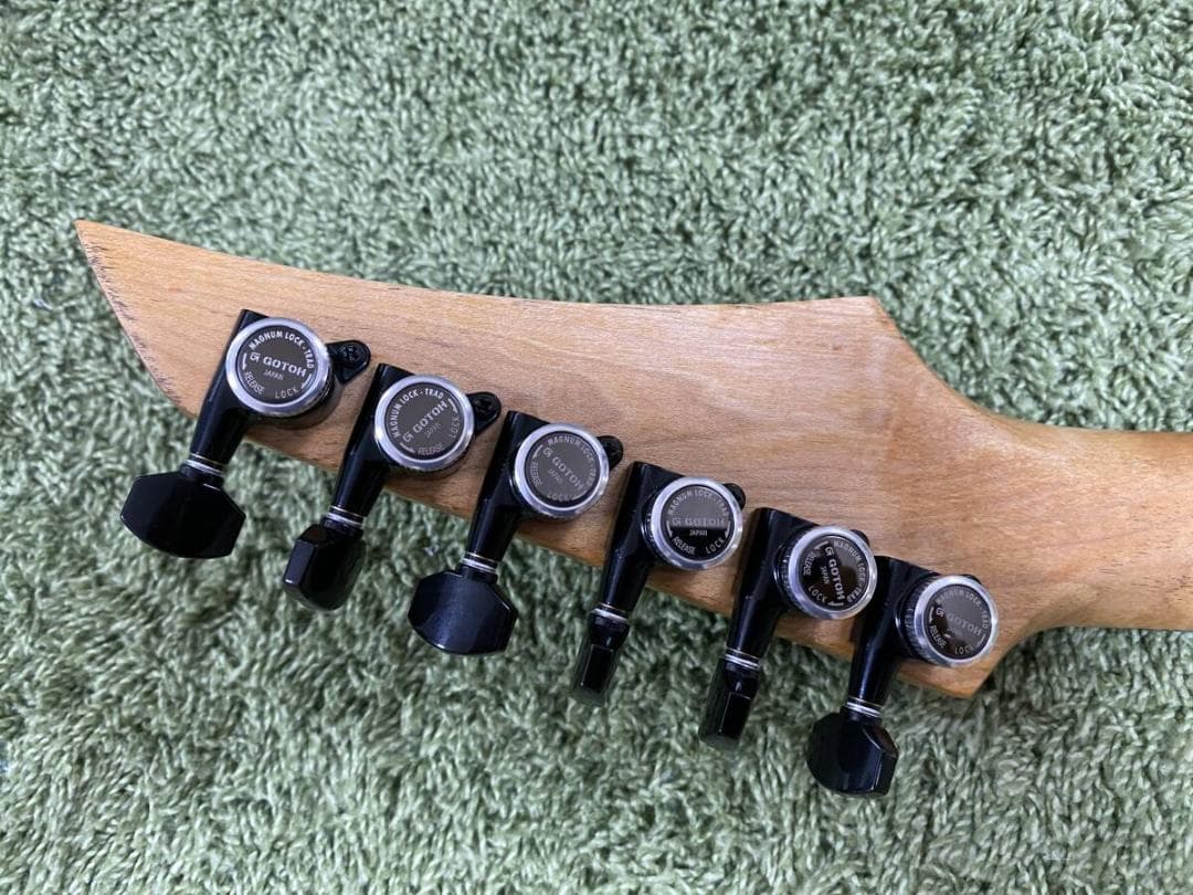 ◆美品 FERNANDES V-RATTLESNAKE EMG81&85 24F