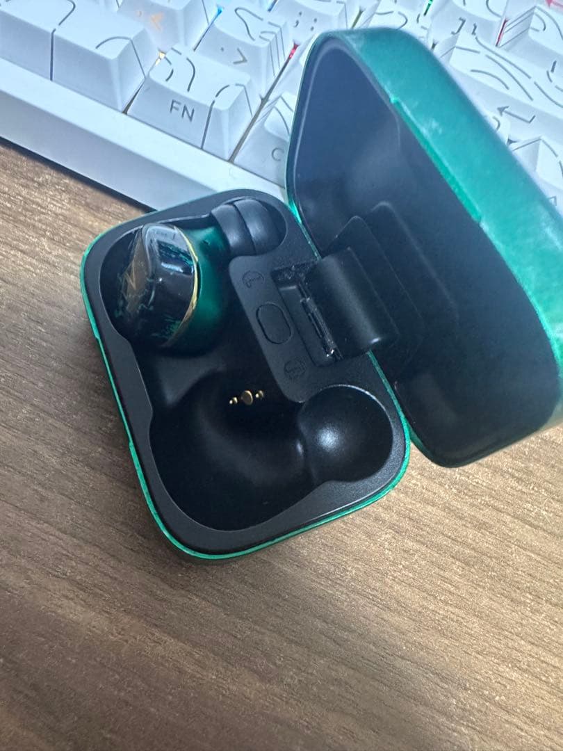 NOBLE ワイヤレスイヤホンケース グリーン