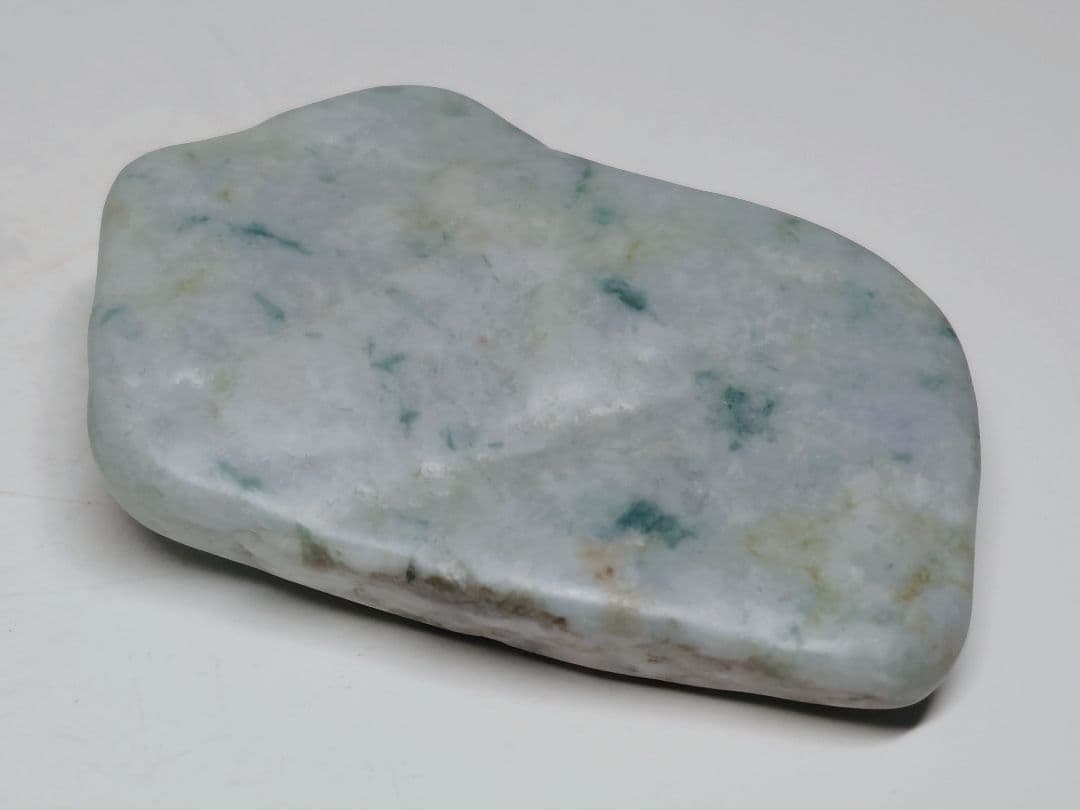 糸魚川161 翡翠 80g ヒスイ 原石 鑑賞石 自然石 誕生石 鉱物 鉱石