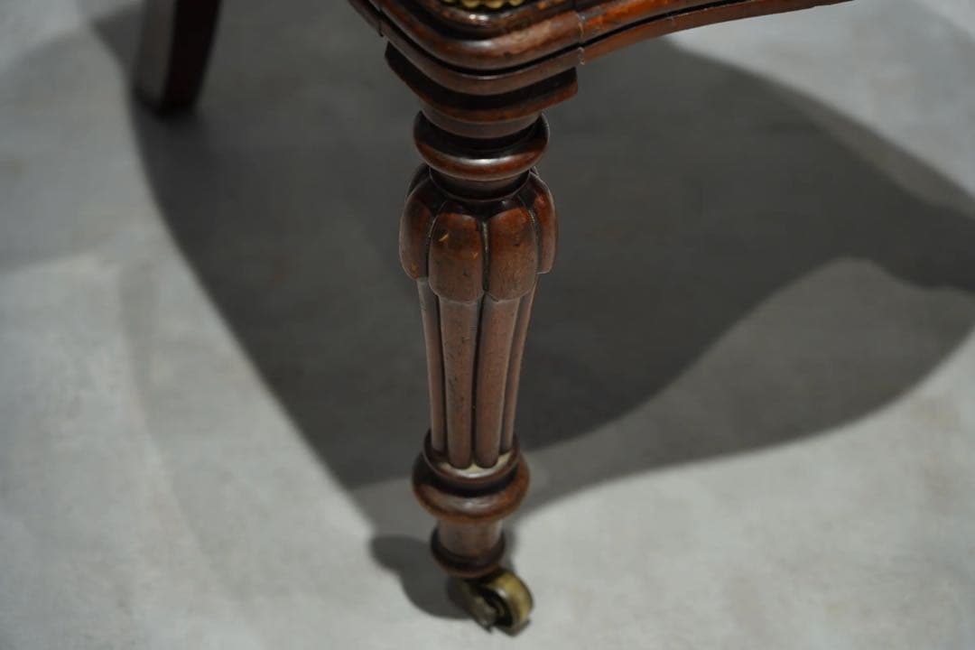 イギリスアンティーク　サロンチェア　 Victorian salon chair