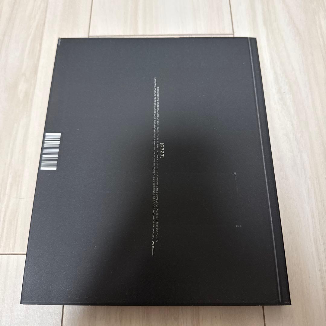 0327 BLACKPINK LISA 写真集モノクロカメラ