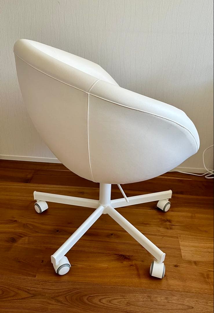 デスクチェア　IKEAスクルーヴスタ白