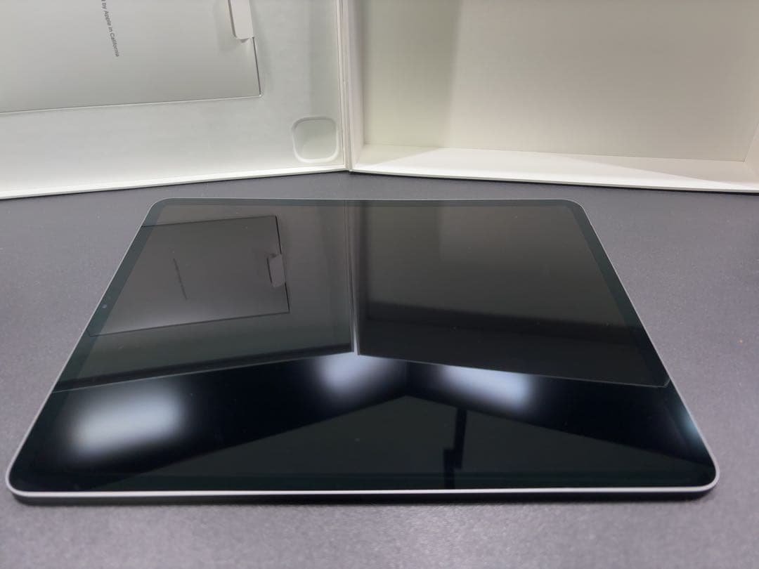 美品　iPad Pro 12.9インチ (2020) Wi-Fiモデル