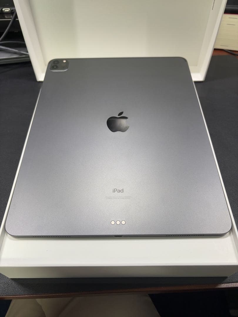 美品　iPad Pro 12.9インチ (2020) Wi-Fiモデル