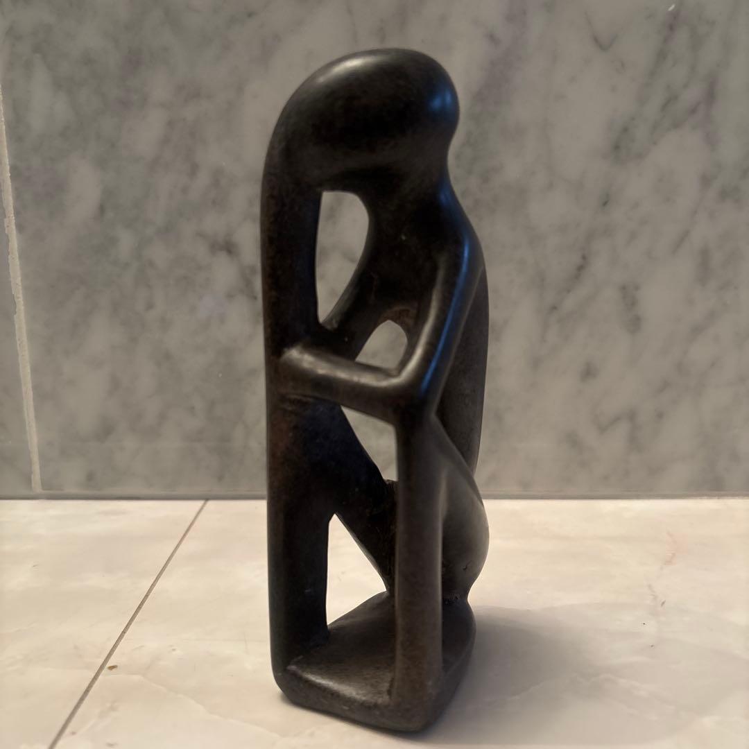 アフリカンアートどの角度からも美しい造形美ロダンの考える人の芸術的な石の彫刻