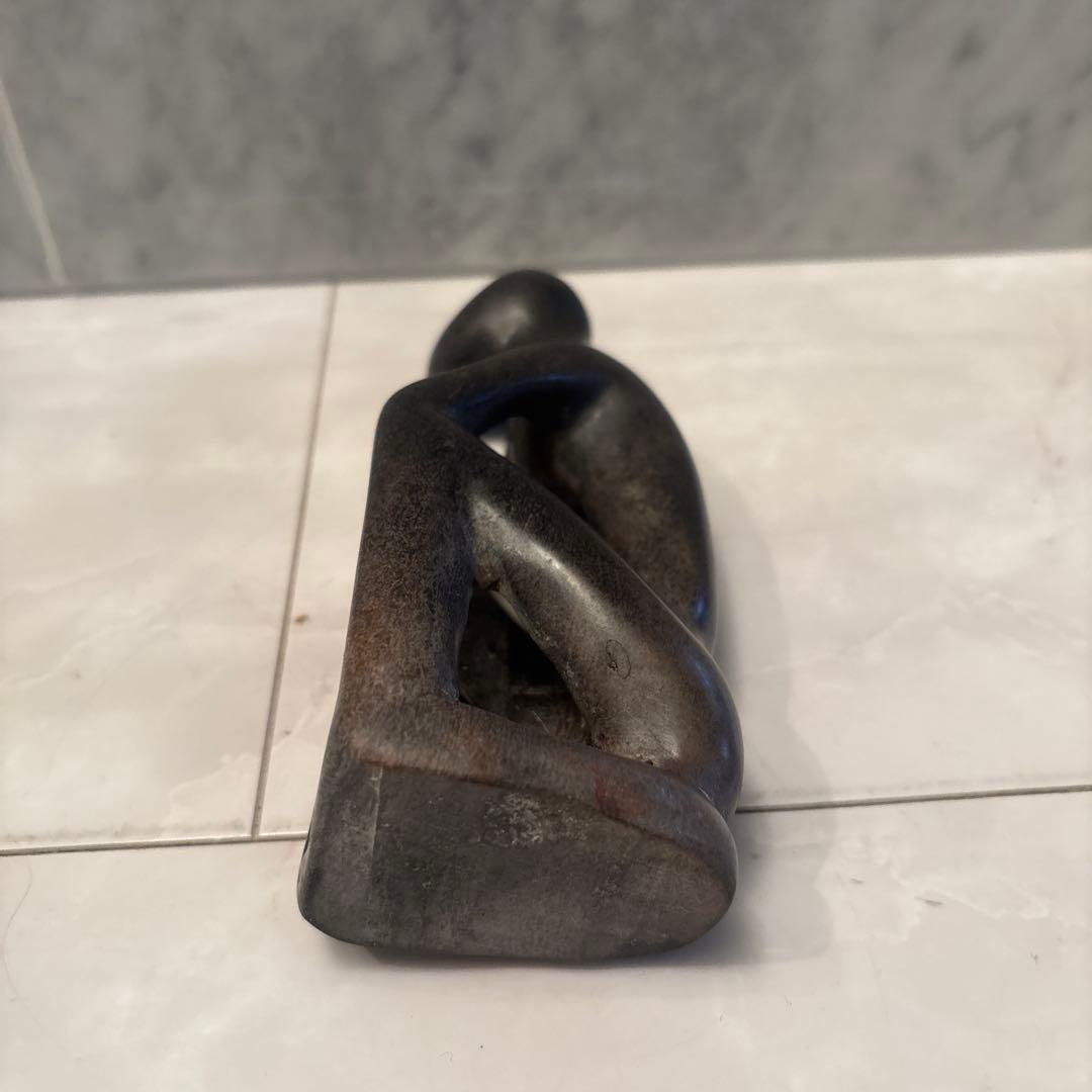 アフリカンアートどの角度からも美しい造形美ロダンの考える人の芸術的な石の彫刻