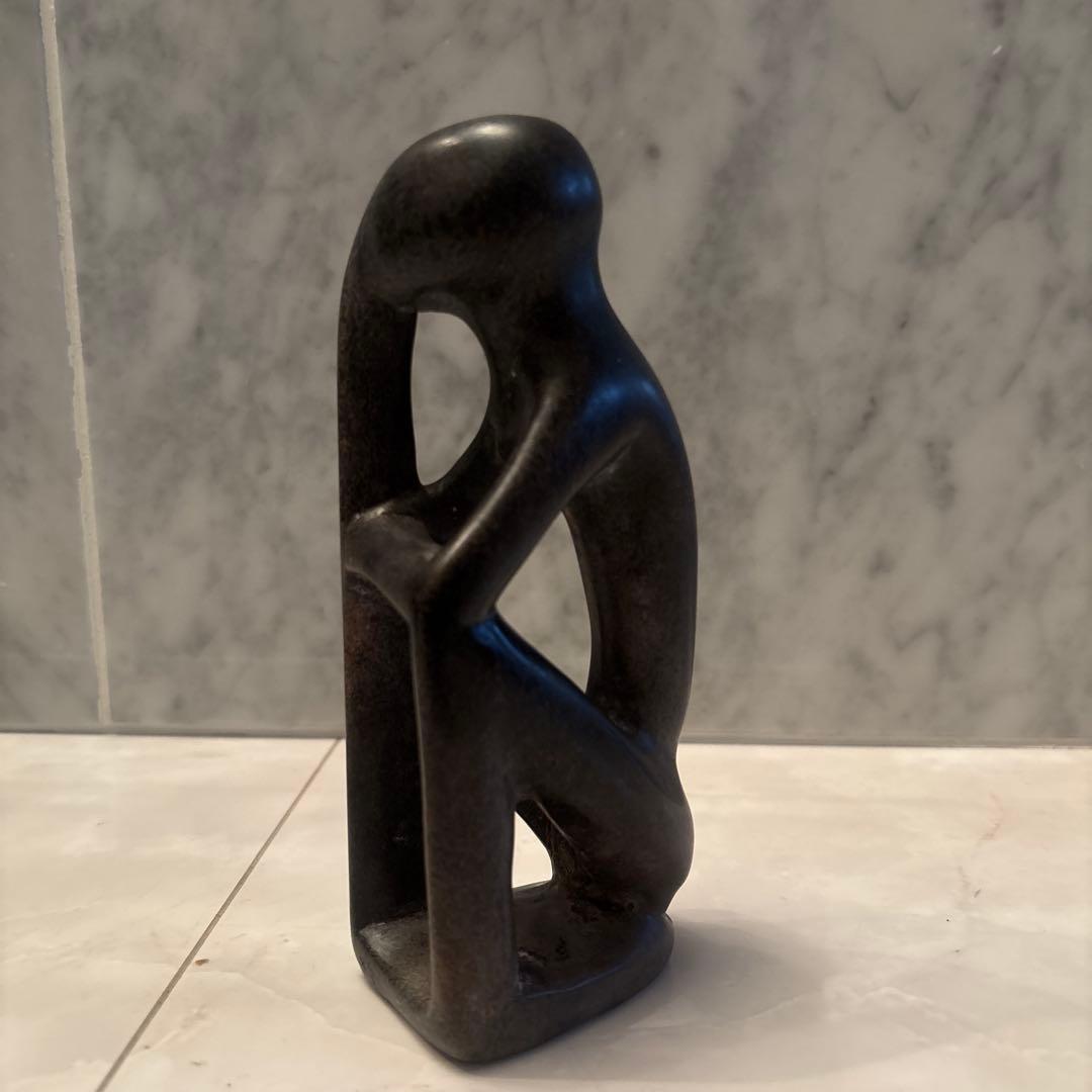 アフリカンアートどの角度からも美しい造形美ロダンの考える人の芸術的な石の彫刻