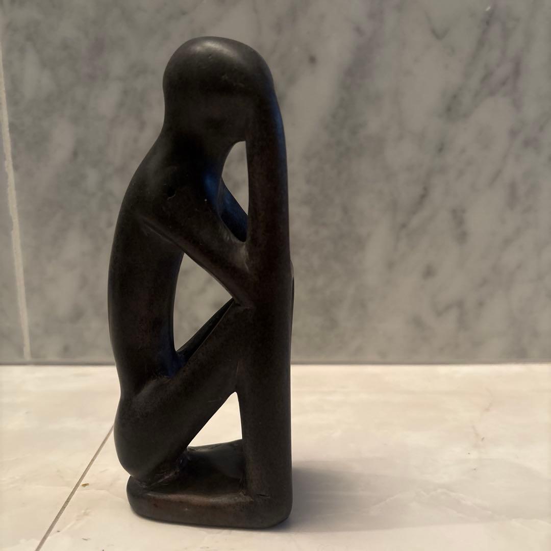 アフリカンアートどの角度からも美しい造形美ロダンの考える人の芸術的な石の彫刻