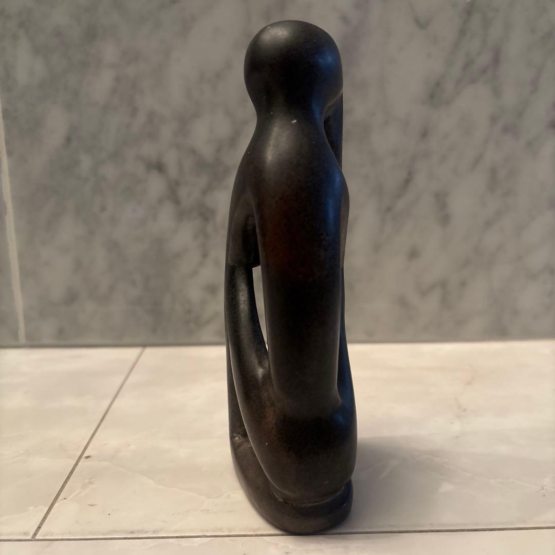 アフリカンアートどの角度からも美しい造形美ロダンの考える人の芸術的な石の彫刻