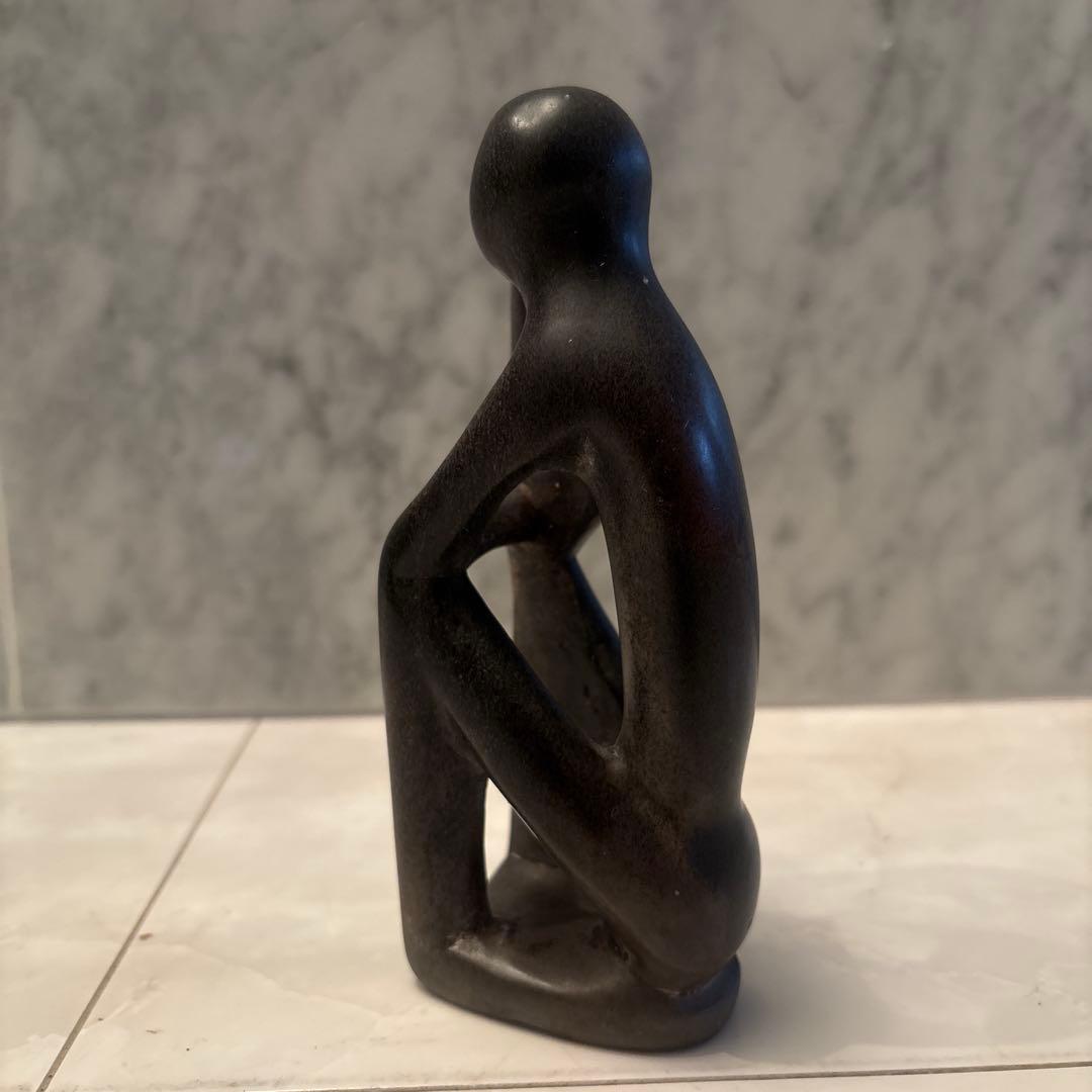 アフリカンアートどの角度からも美しい造形美ロダンの考える人の芸術的な石の彫刻