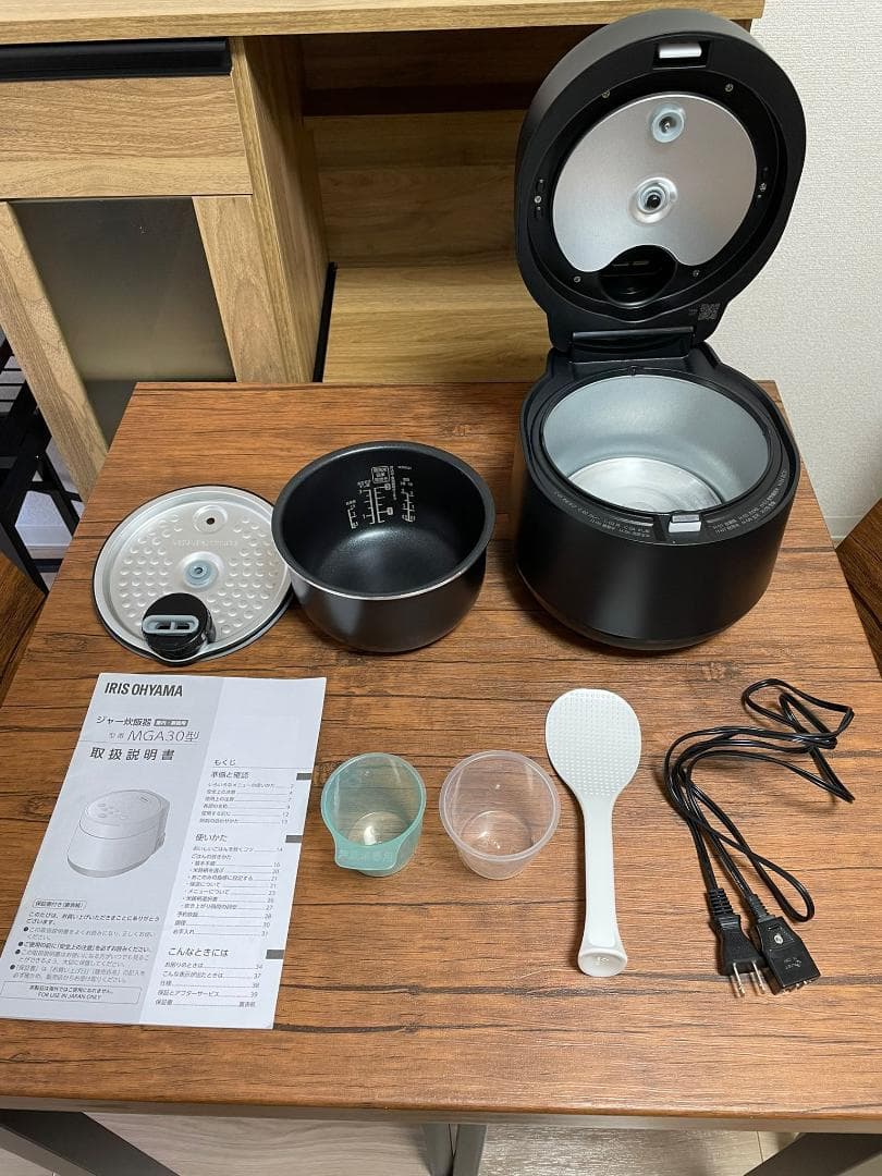 2024年製　アイリスオーヤマ　炊飯器　３合　一人暮らし