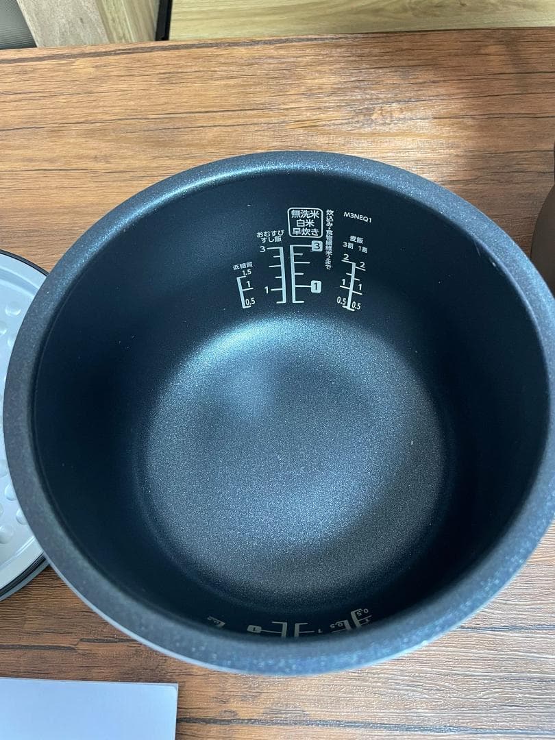 2024年製　アイリスオーヤマ　炊飯器　３合　一人暮らし