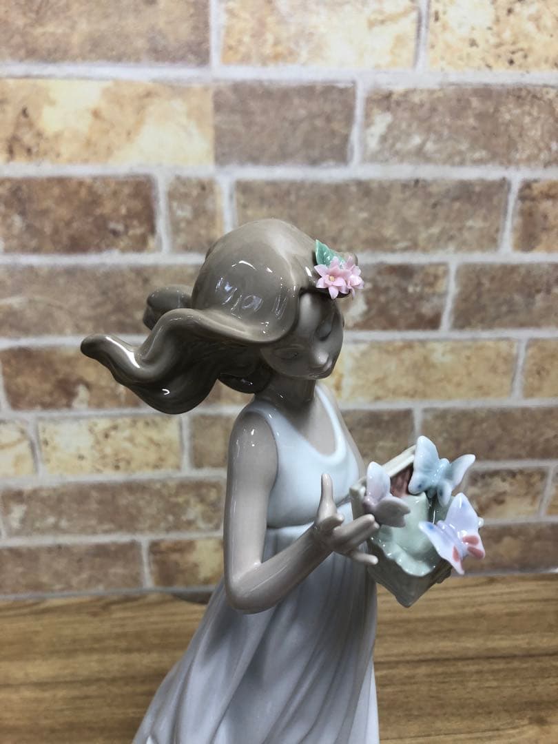 【美品】リヤドロ　フィギュリン　私の宝物 6777