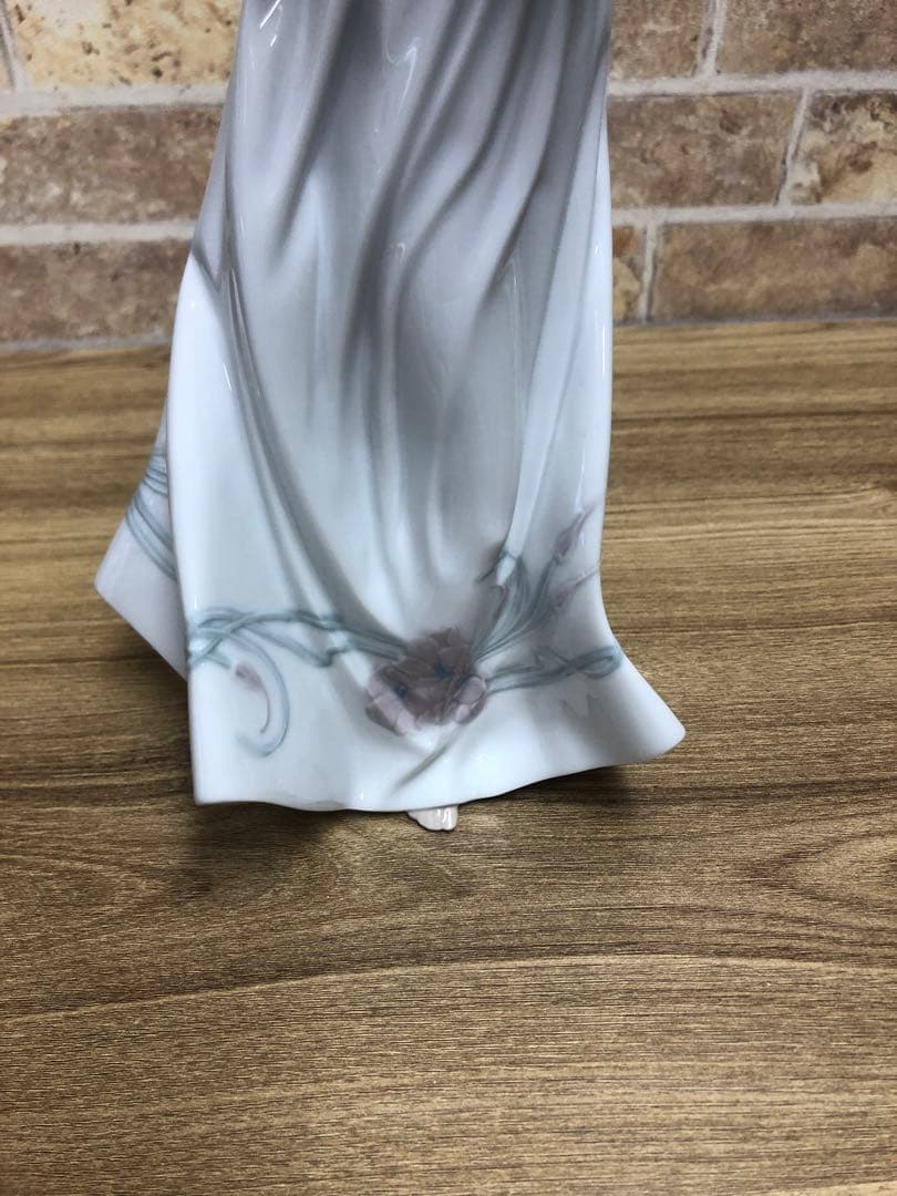 【美品】リヤドロ　フィギュリン　私の宝物 6777