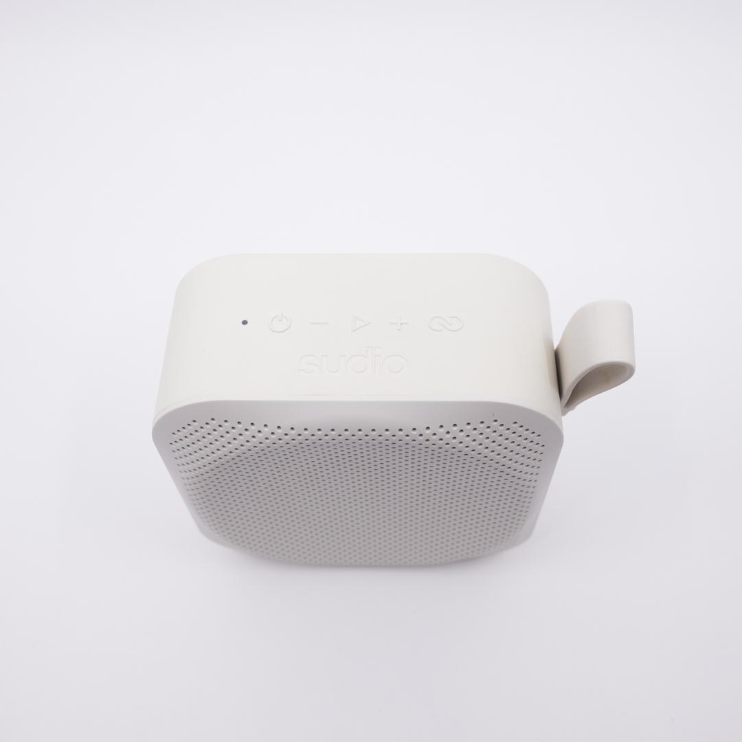 Sudio F2 ホワイト Bluetooth ワイヤレスポータブルスピーカー