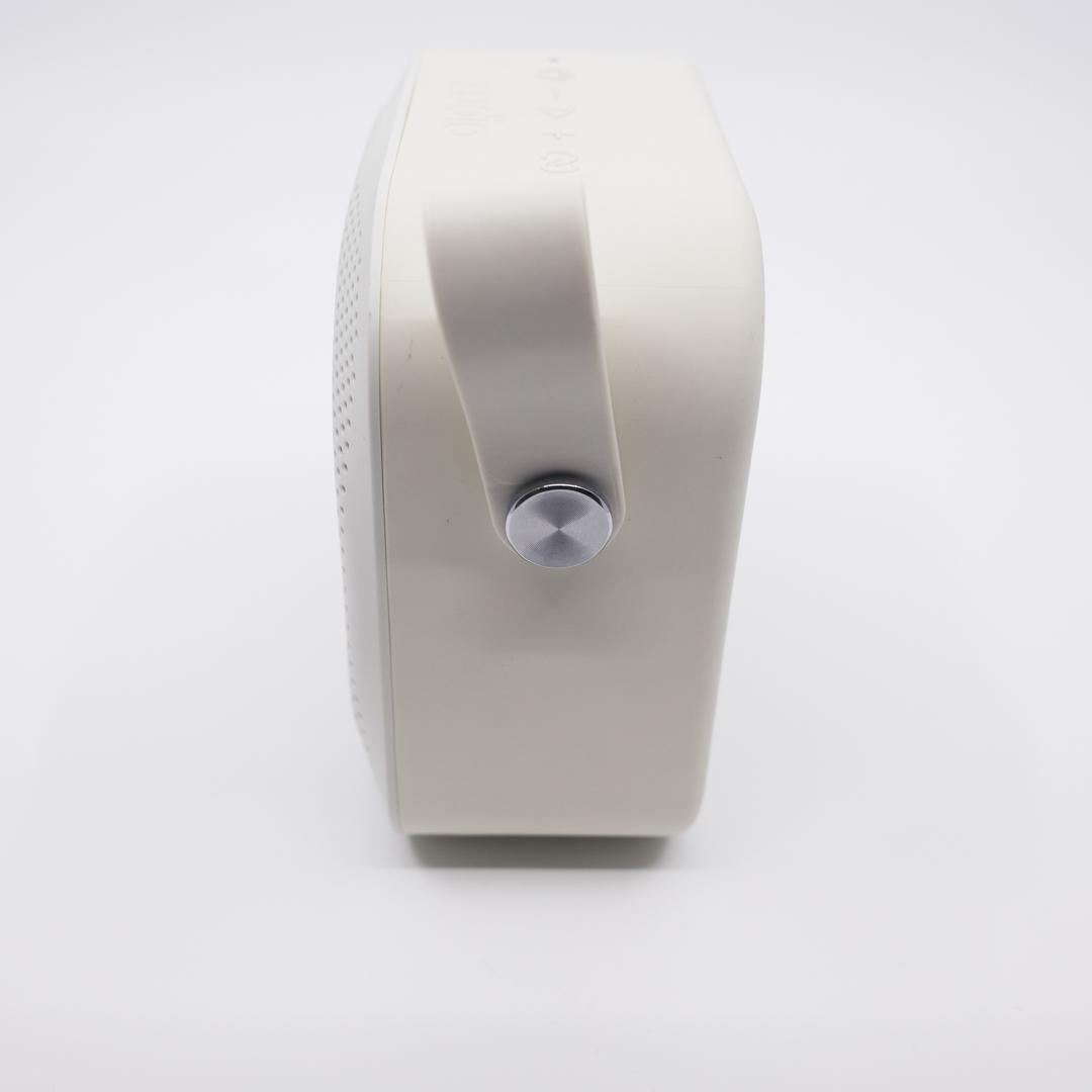 Sudio F2 ホワイト Bluetooth ワイヤレスポータブルスピーカー