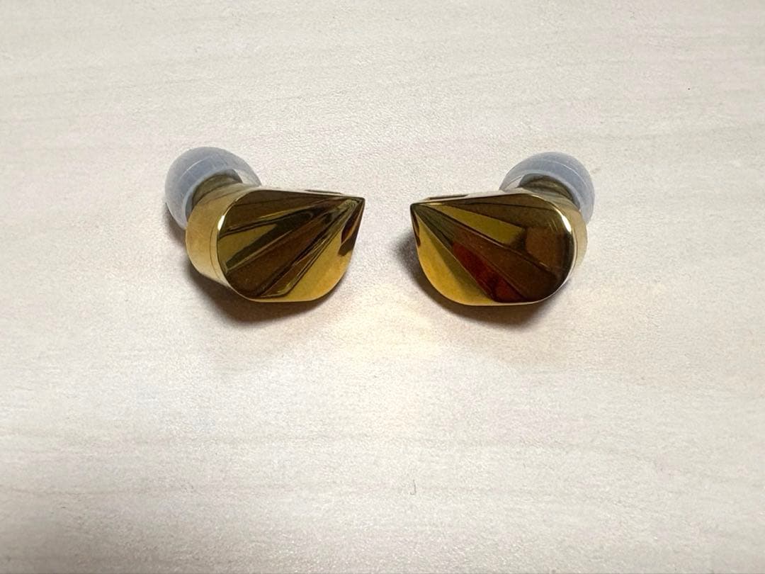 水月雨MOONDROP ILLUMINATION-光、Little White