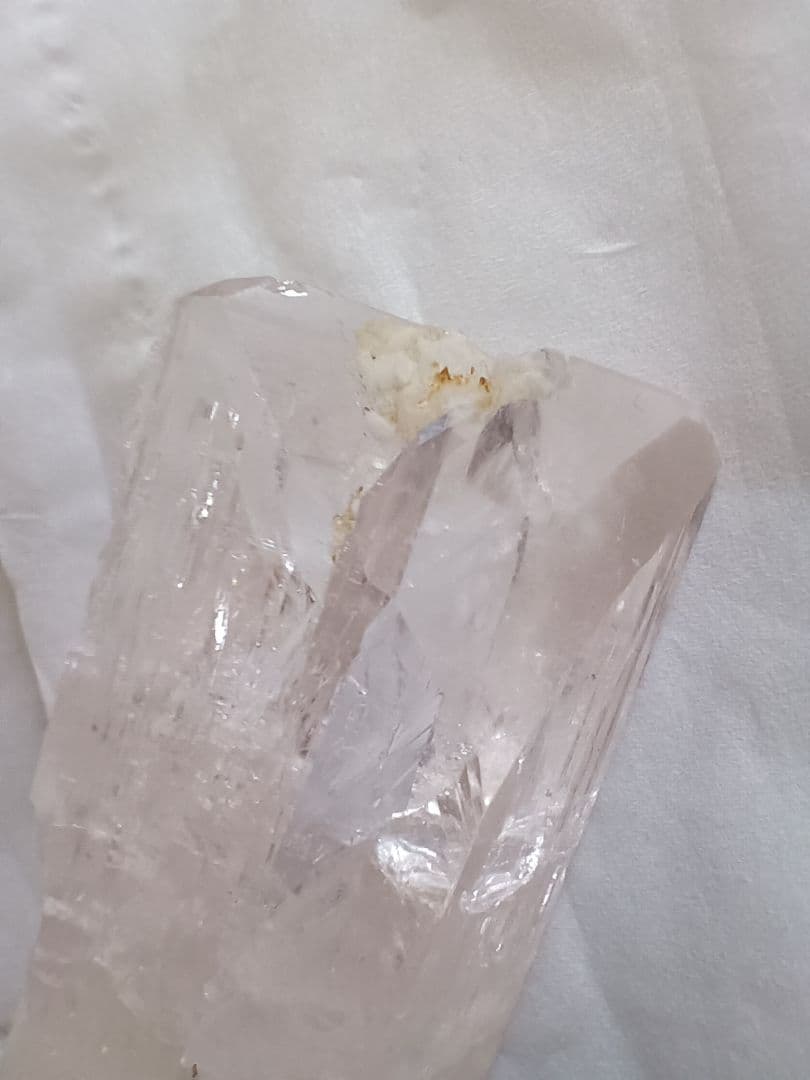 ダンビュライト　原石　ツイン　極薄いピンク色