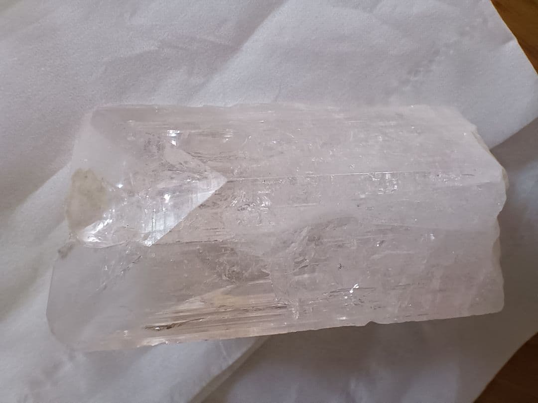 ダンビュライト　原石　ツイン　極薄いピンク色