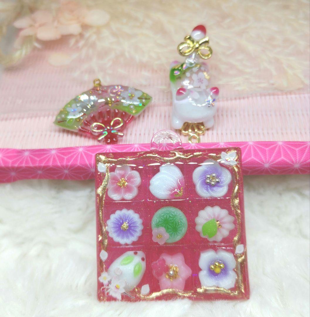和柄❤シャカシャカ和菓子❤ジャンピングねこさん❤リバーシブル扇❤チャームパーツ♬