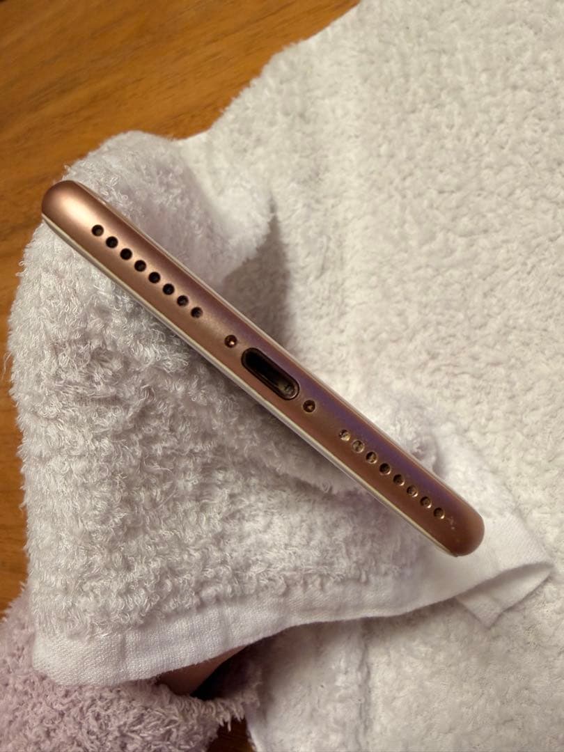 美品　iphone8plus ピンクゴルード