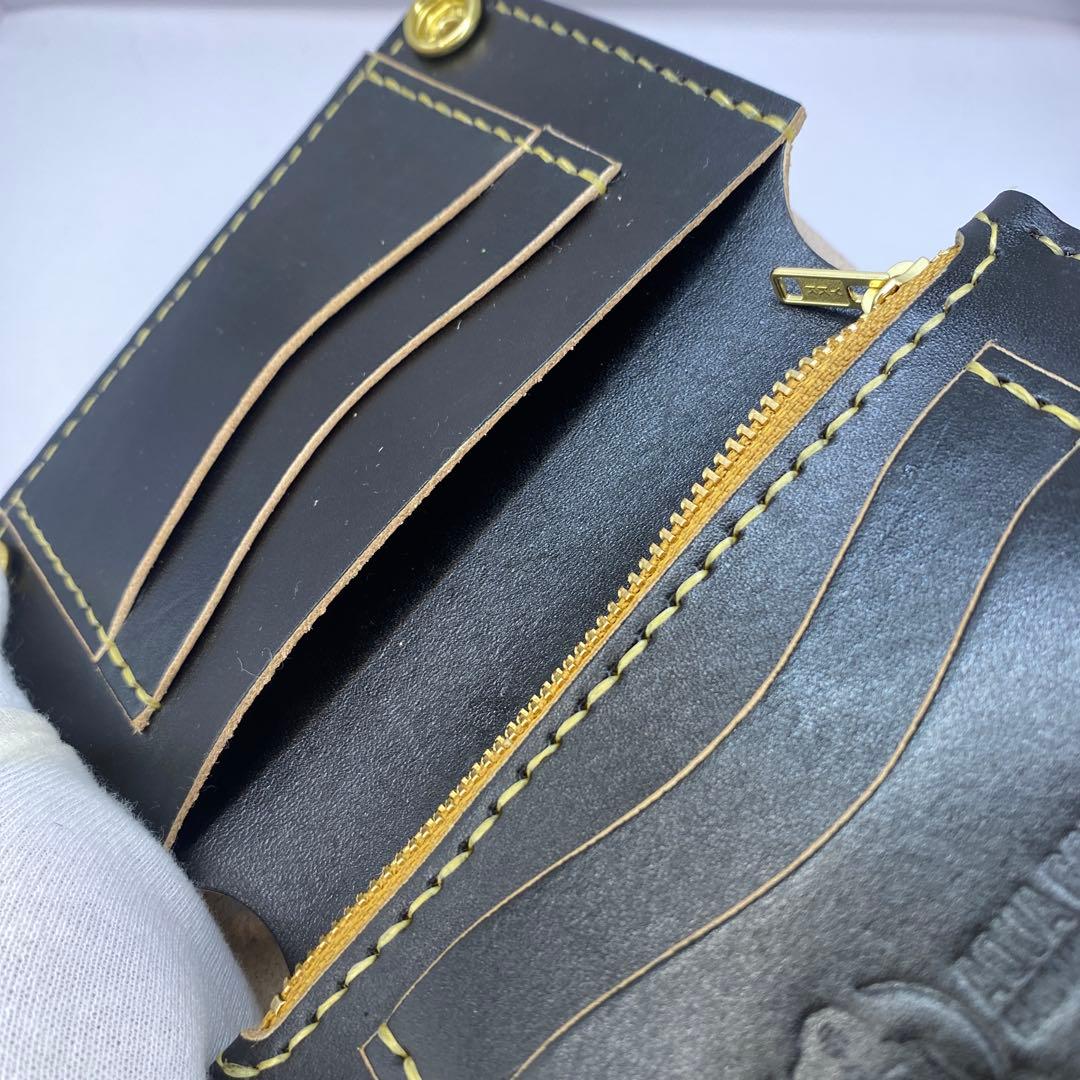 お札折らずに収納できる無骨な手染めミドルトラッカーウォレット BTW