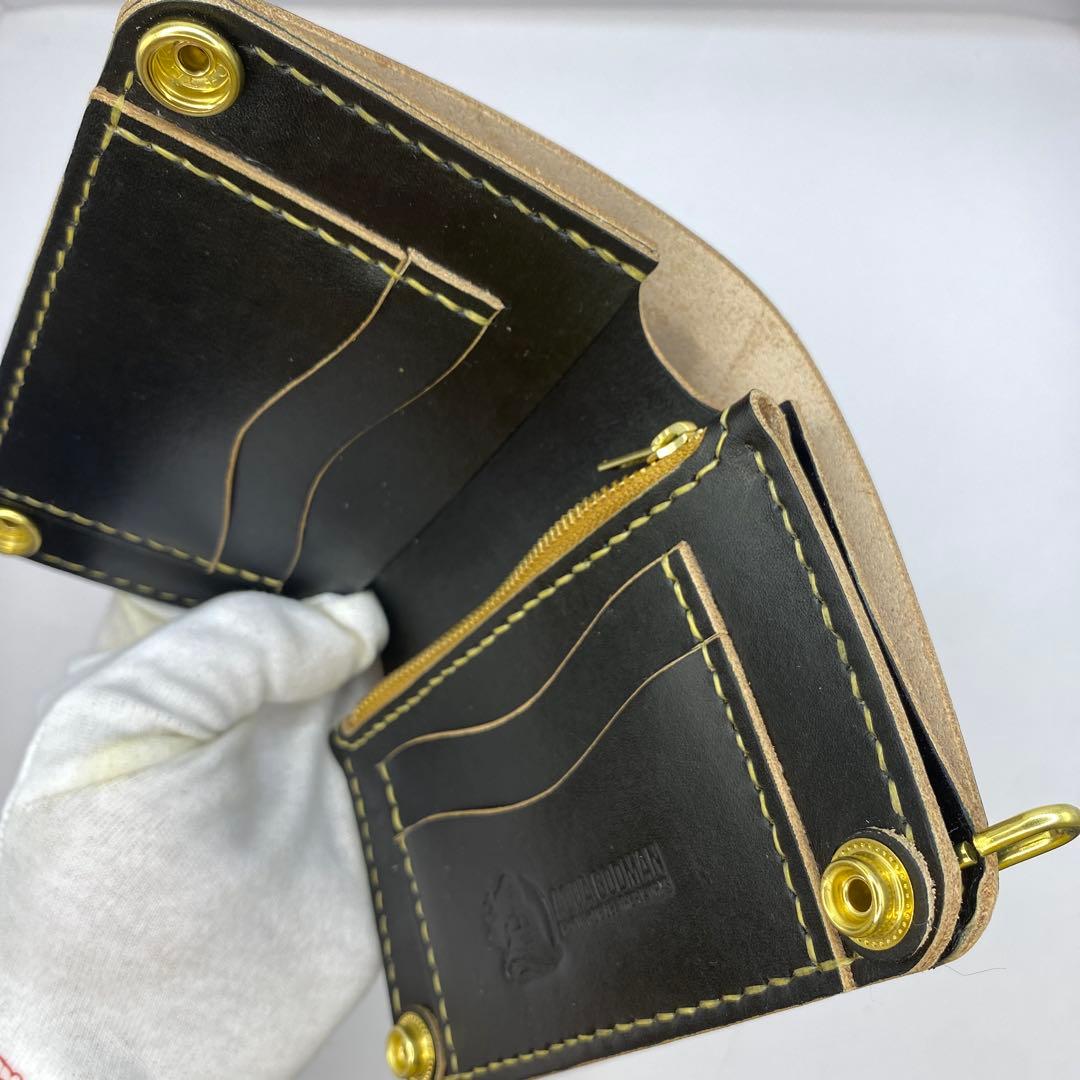 お札折らずに収納できる無骨な手染めミドルトラッカーウォレット BTW