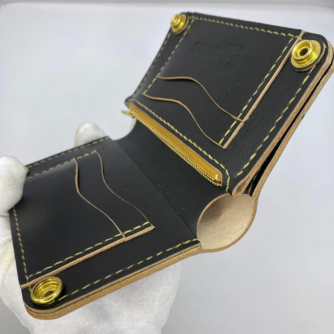 お札折らずに収納できる無骨な手染めミドルトラッカーウォレット BTW