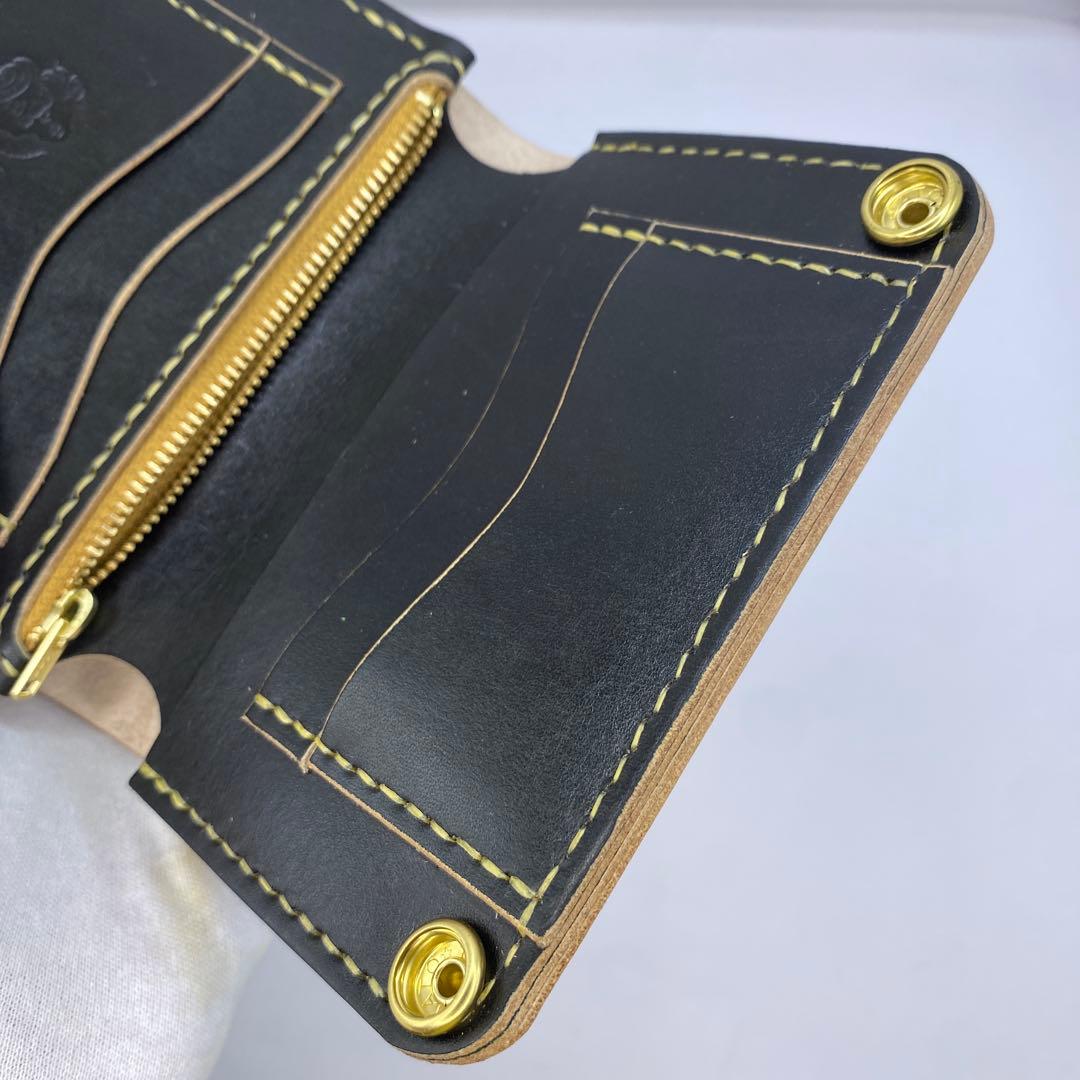 お札折らずに収納できる無骨な手染めミドルトラッカーウォレット BTW