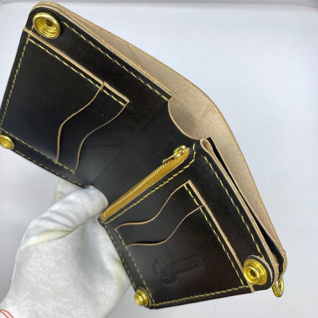 お札折らずに収納できる無骨な手染めミドルトラッカーウォレット BTW