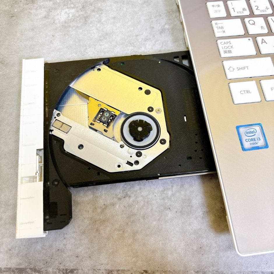 おしゃれゴールド❣新品SSDで快適✨ブルーレイ フルHD 薄型 カメラWin11