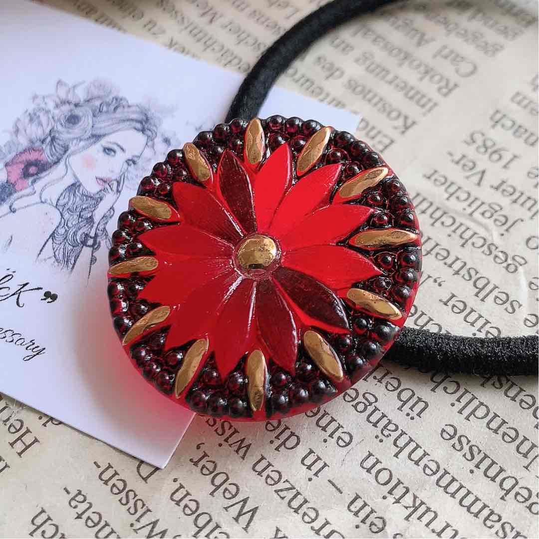 1点もの No.662 ハンドメイドヘアゴム  チェコ伝統工芸品ボタン