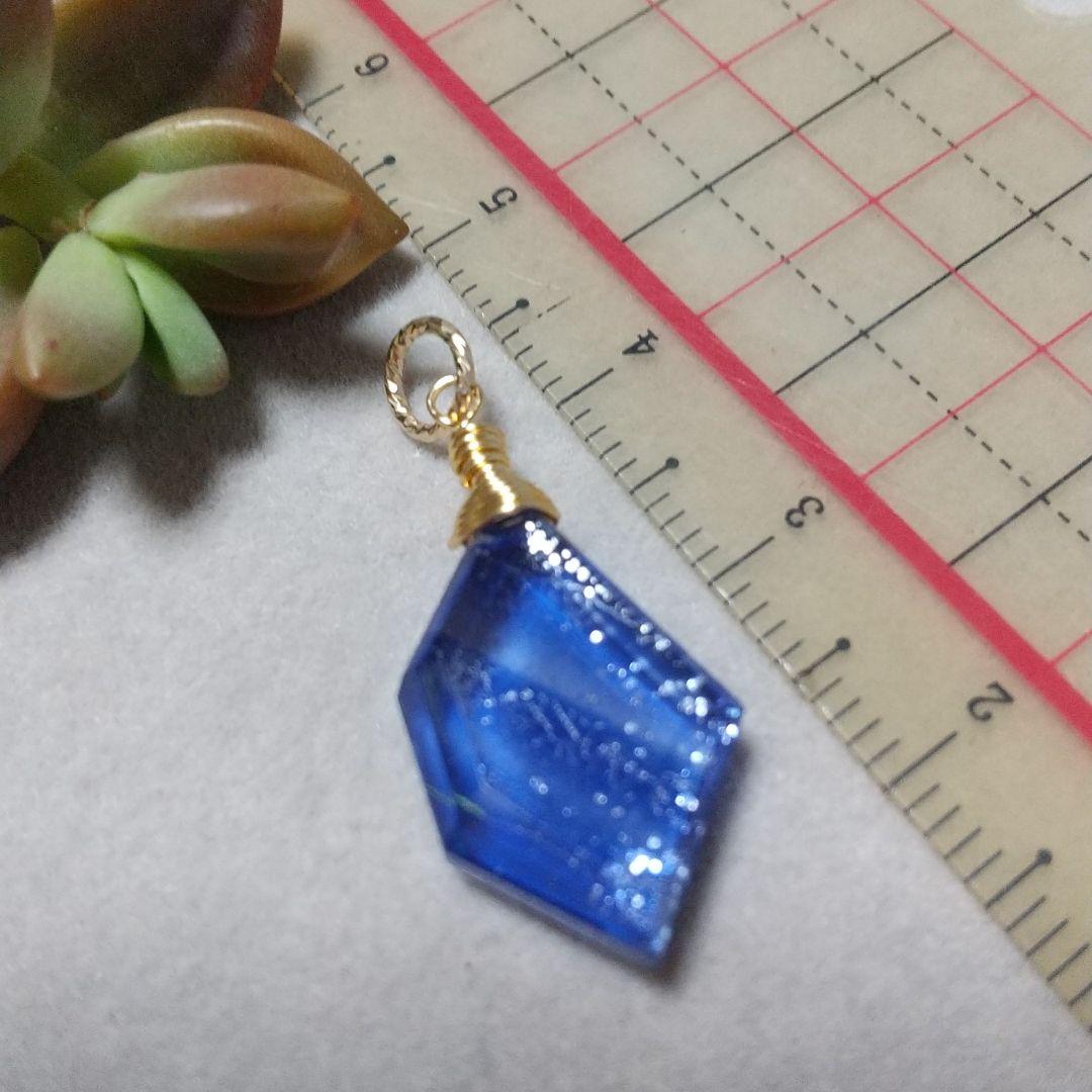 ❇️ストライプ❇️ブルーシャイニングクォーツの14kgfチャーム