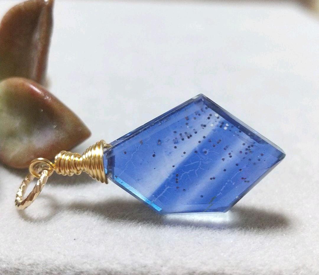 ❇️ストライプ❇️ブルーシャイニングクォーツの14kgfチャーム