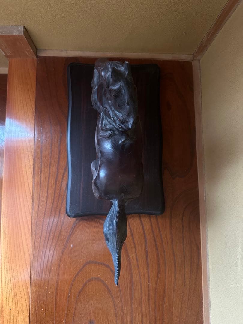 ブロンズ馬彫刻 木製台座付き