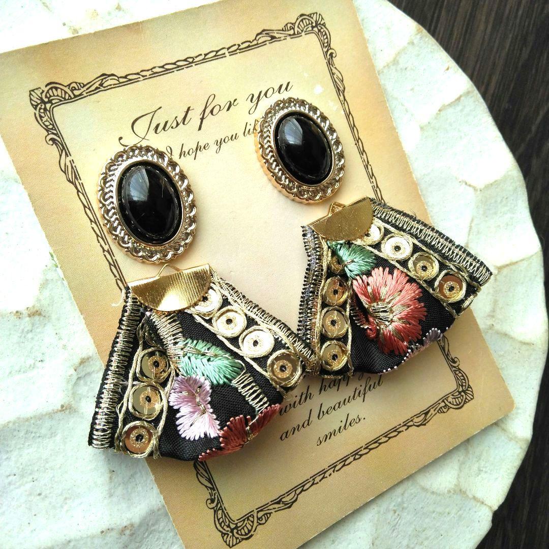 刺繍　黒　チロリアンテープ　ボタン　ヴィンテージ　リボン　ピアス　イヤリング
