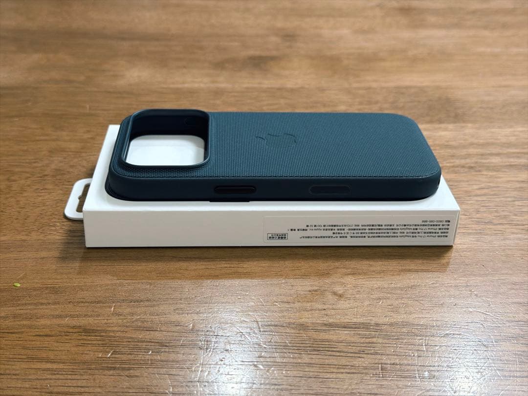 【美品】Apple iPhone 17 Pro テックウーブンケース