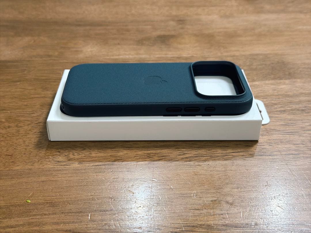 【美品】Apple iPhone 17 Pro テックウーブンケース