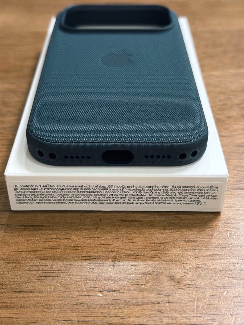 【美品】Apple iPhone 17 Pro テックウーブンケース